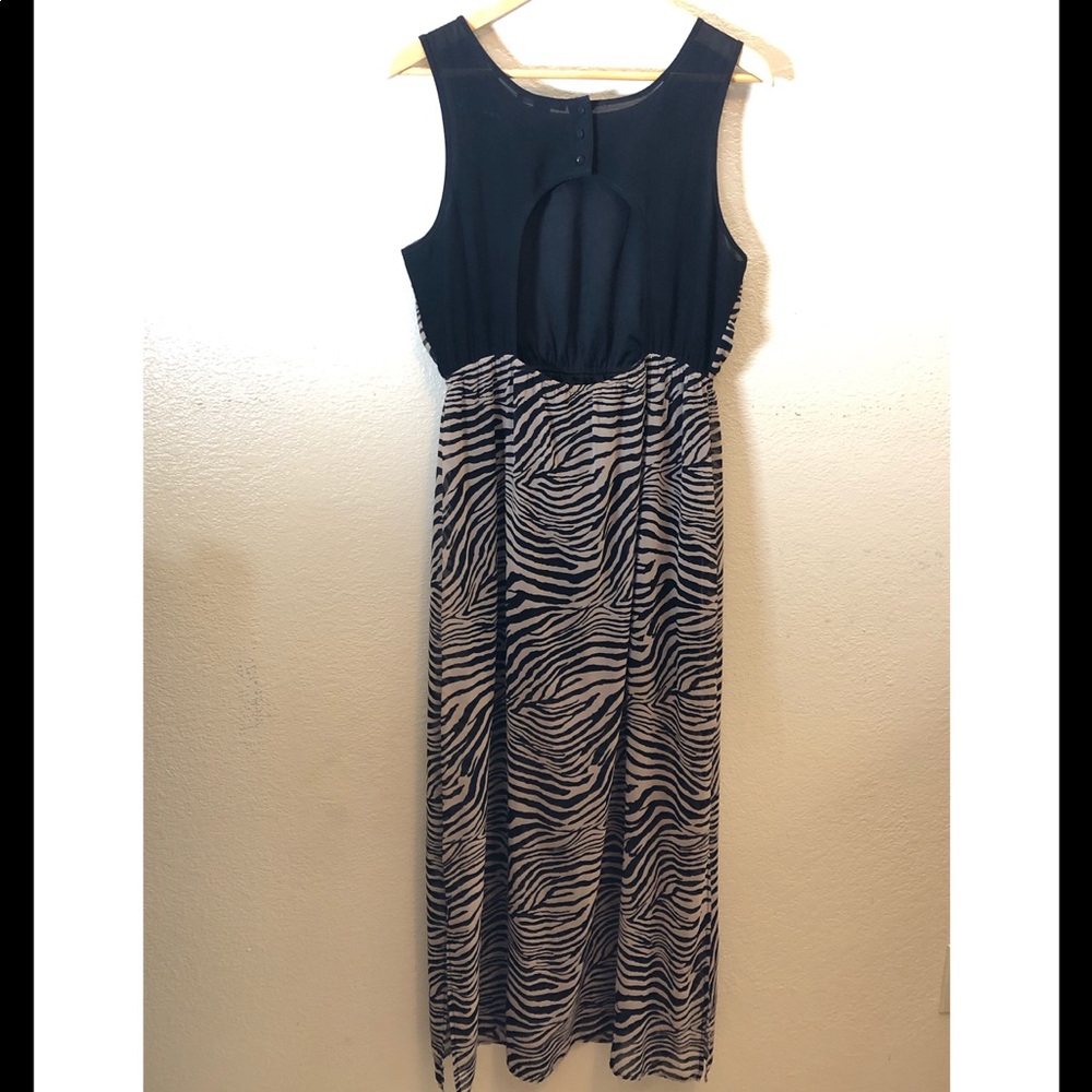 [F21] Zebra Printed Maxi Dress w/ Keyhole Cutout